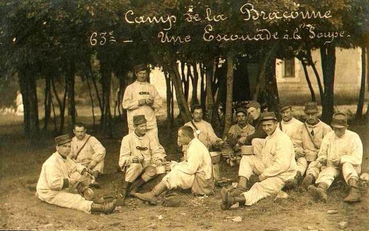 63ème - Une esquade à la soupe (Col. Ch. RAMBLIERE)