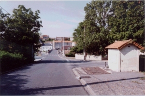 On aperçoit le plateau de la bascule toujours en bois (Ph. G. BRANCHUT 1993)