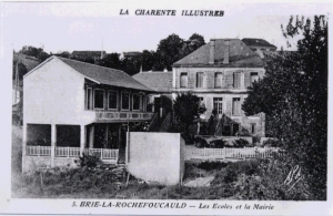 Il s'agit de l'aile située perpendiculairement à l'école des filles à gauche de la photo (collec. Ch. RAMBLIERE)