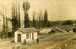 La Gare et la place (Col. Ch. RAMBLIERE)