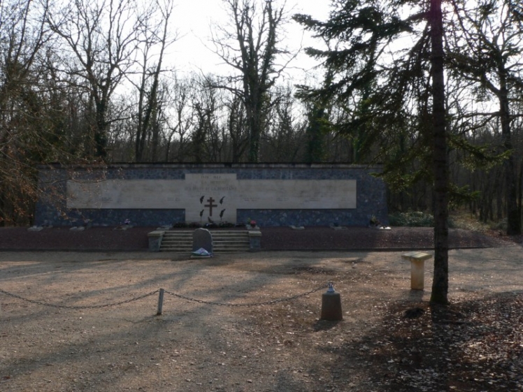 Le Monument des Fusillés avant le projet des Stelles (Ph. G. BRANCHUT)