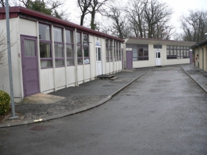 Il s'agit du 1er préfabriqué en entrant à gauche (Ph. G. BRANCHUT 2007)