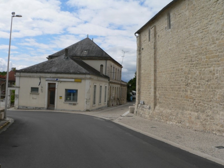 La Poste en 2007 c'était l'emplacement de l'école des garçons (Photo Guy BRANCHUT)