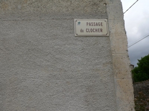 Une plaque de rue mise en place (Ph. Archives Mairie)