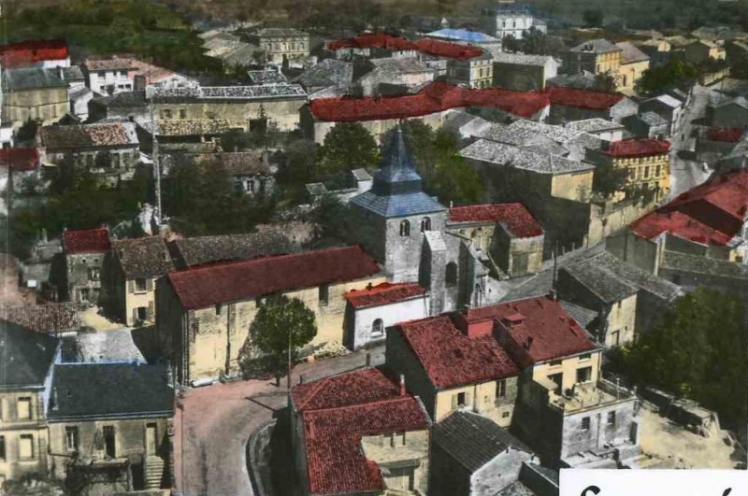 Vue aérienne de l'église avec l'ancienne forme du clocher (Col. Ch. RAMBLIERE)